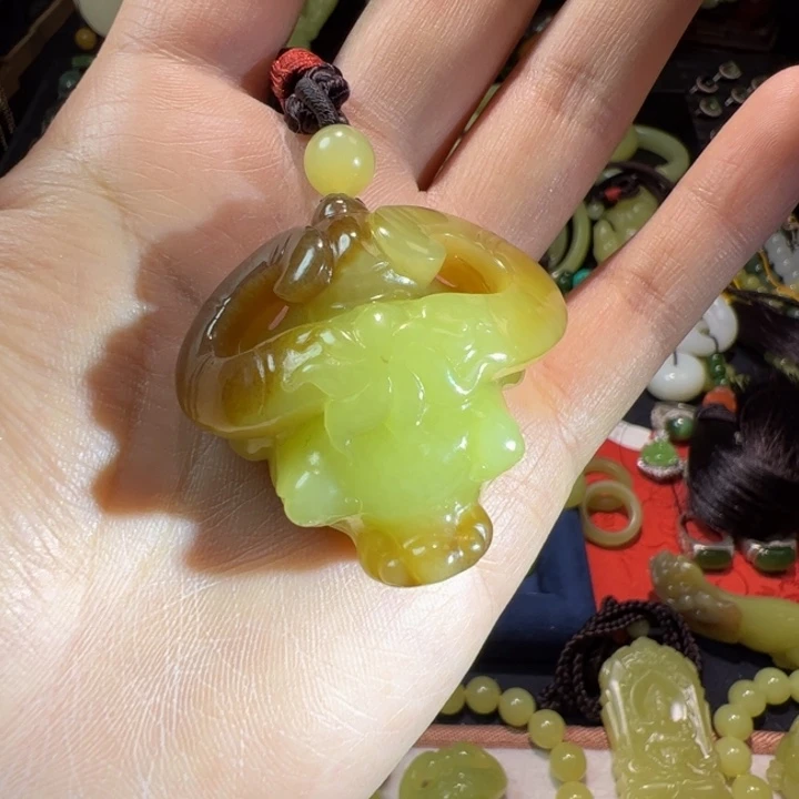和田玉（黄玉）颈饰未镶嵌