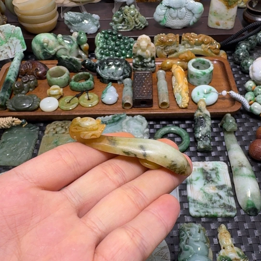 翡翠未镶嵌颈饰荆**君翡翠颈饰未镶嵌