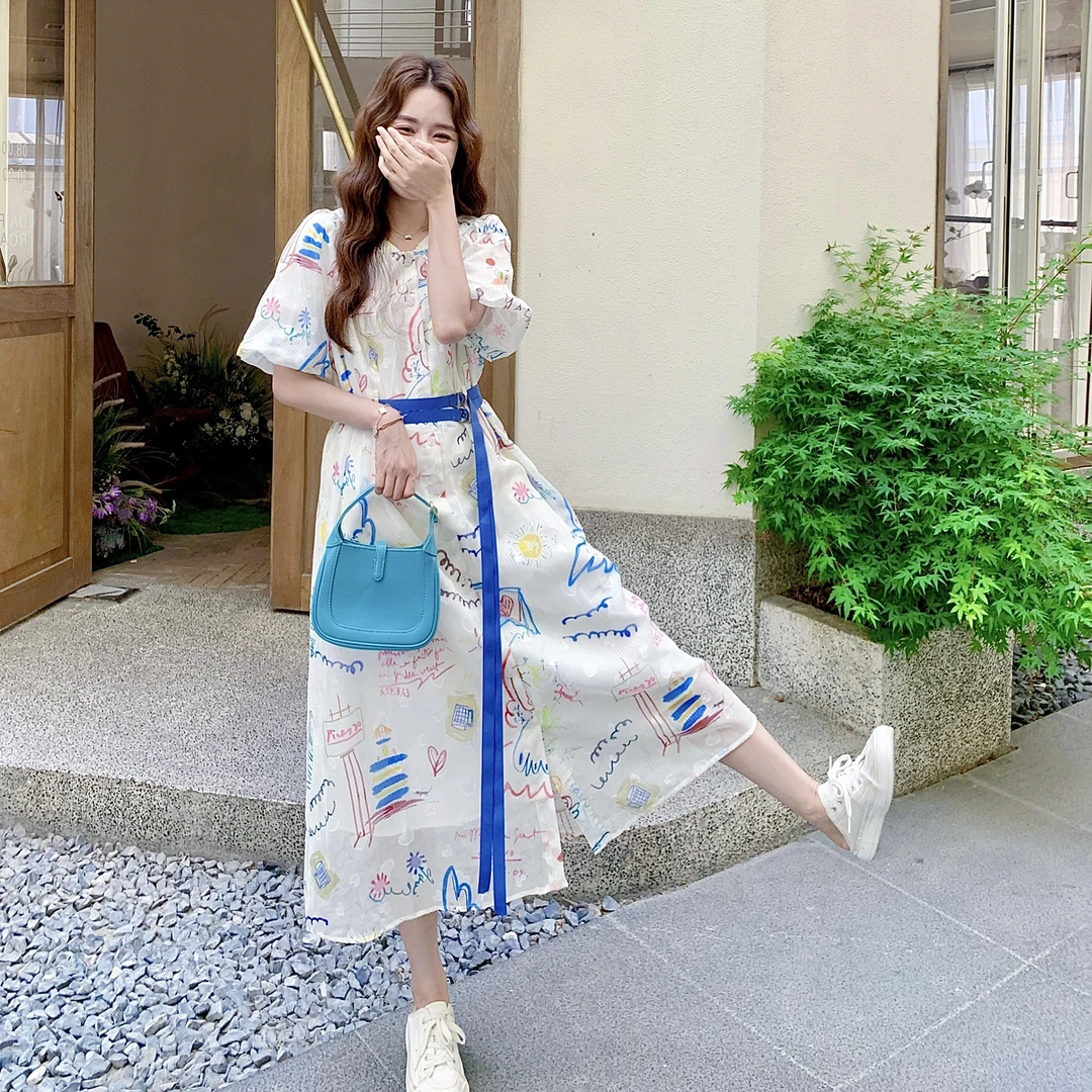 超好看涂鸦印花泡泡袖连衣裙女2025夏季新款甜美减龄收腰显瘦长裙