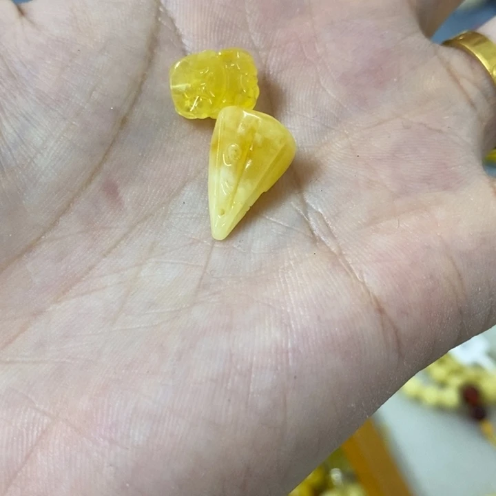 未镶嵌蜜蜡裸石吊坠