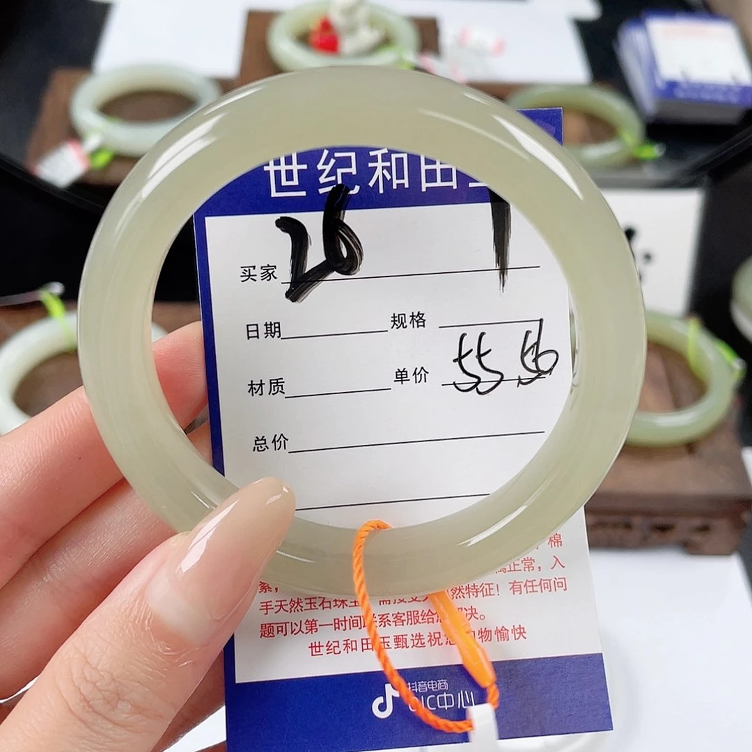 和田玉手镯未镶嵌