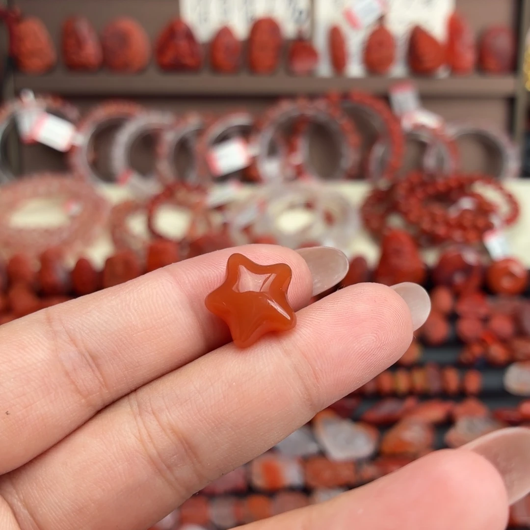 鱼****南红玛瑙未镶嵌颈饰星星三通孔（不退换）