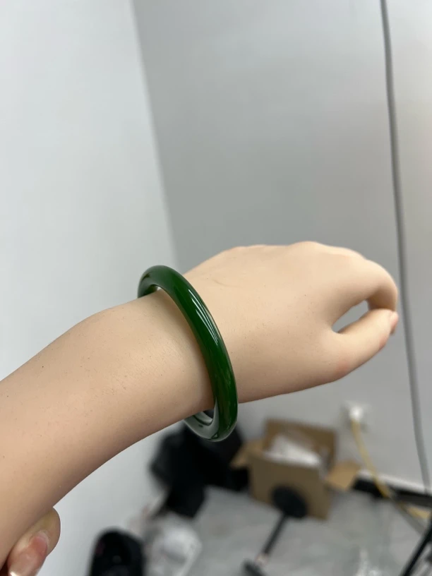 【珠宝集结号】595碧玉细圆条天然和田玉手镯-天然珠宝发货多样性