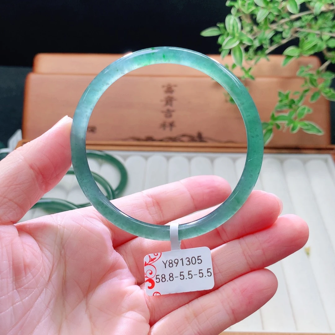 未镶嵌手镯（圆镯）翡翠