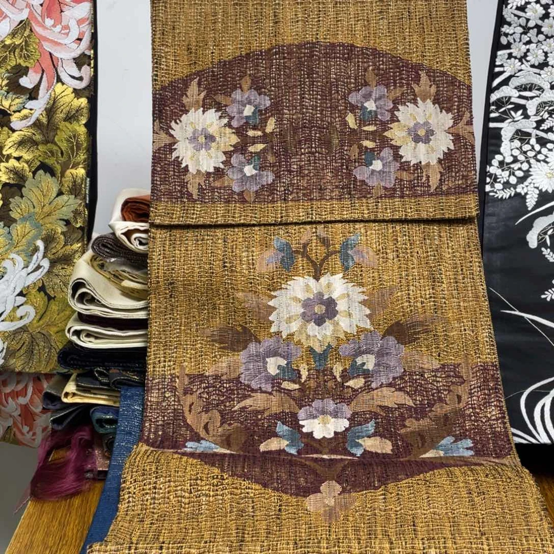 织绣织锦缎。织锦缎。