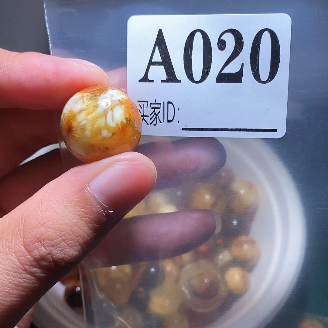 琥珀珠宝奇石未镶嵌s****人