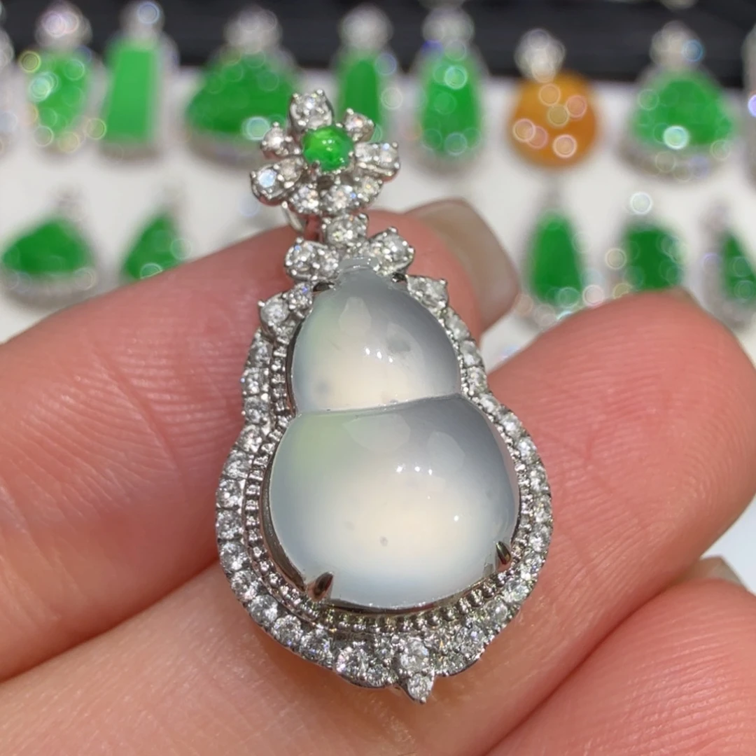 翡翠18K金镶嵌颈饰收到货48小时鉴赏期