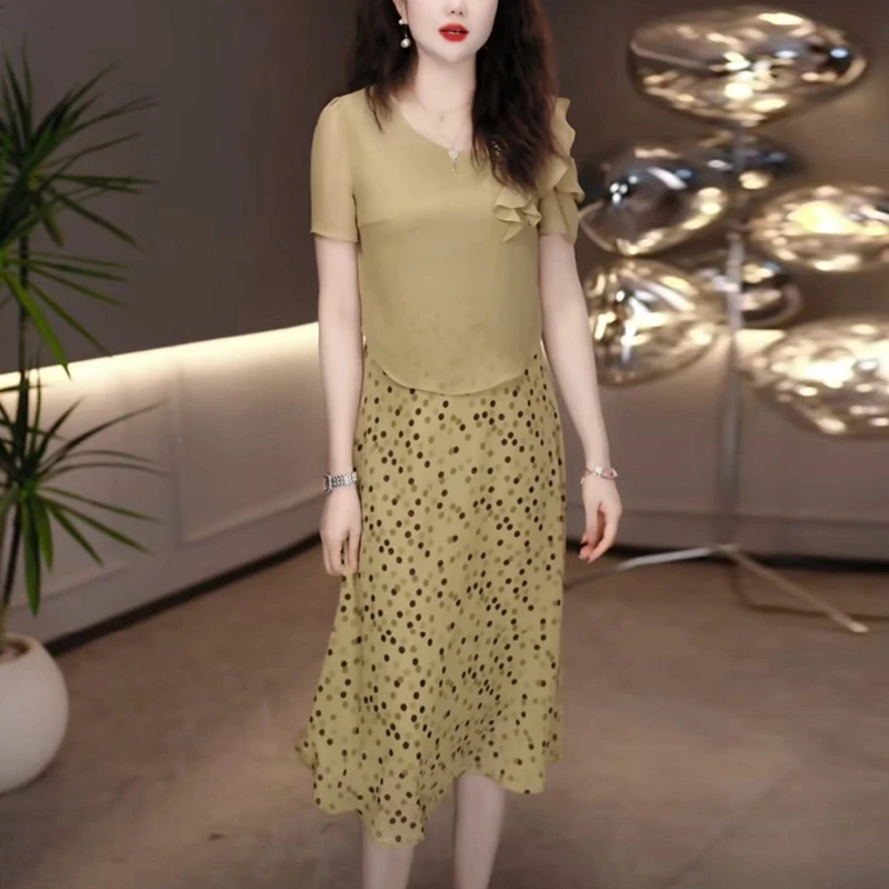 夏天轻奢洋气裙子出游服装女装爆款2025新款高级感显瘦气质连衣裙