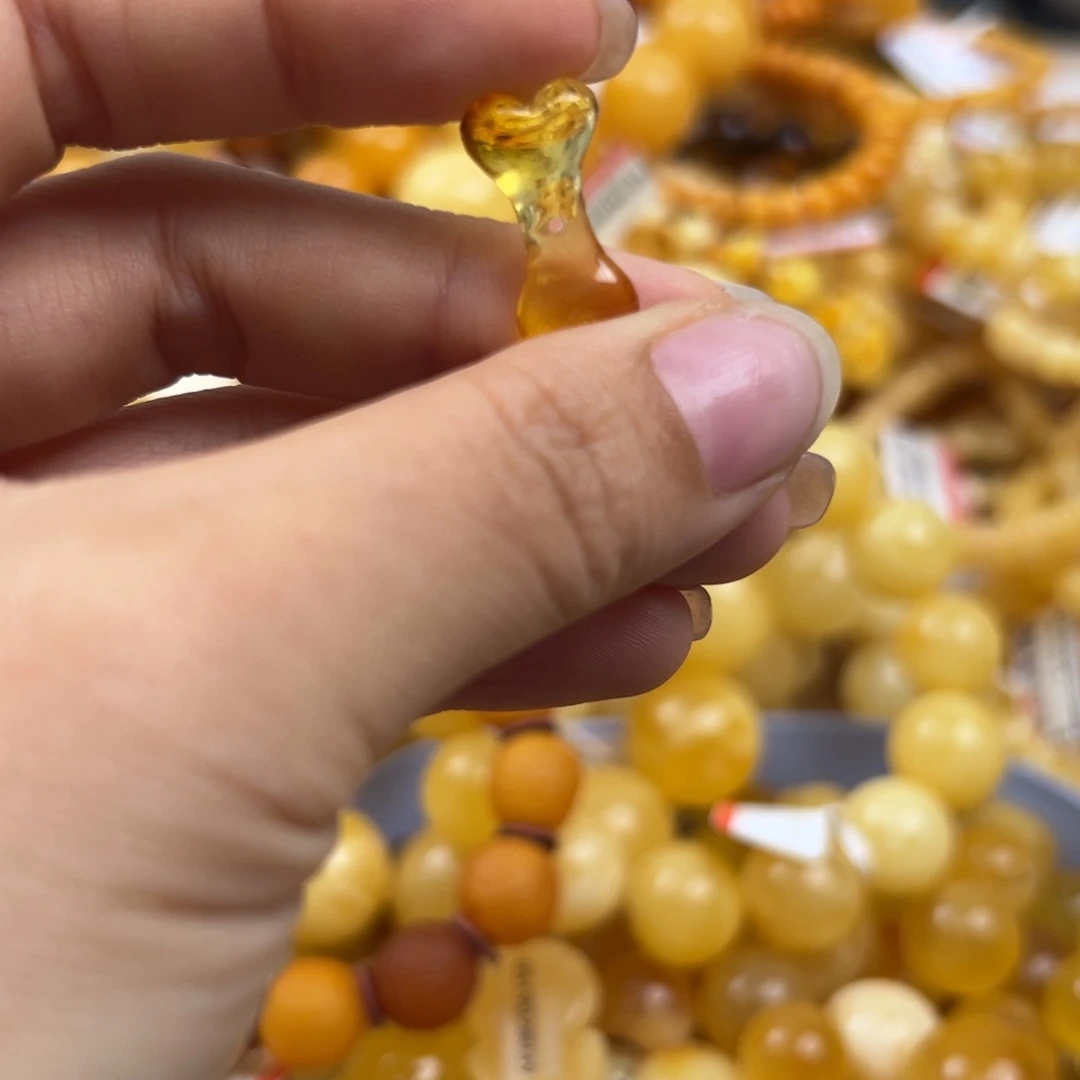 未镶嵌琥珀珠宝奇石