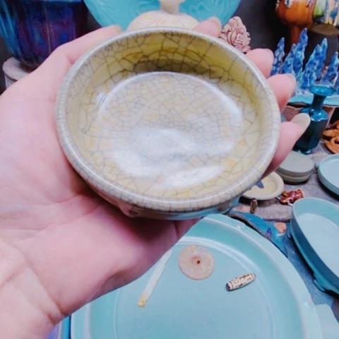 摆件瓷器中也出现不少精美的装饰