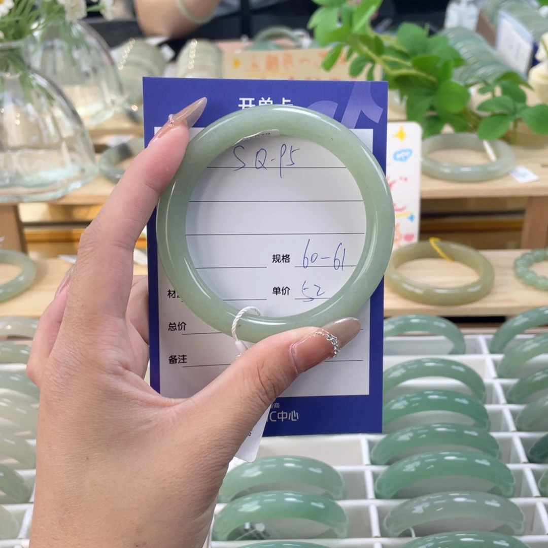未镶嵌手镯石英质玉