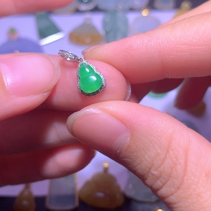 颈饰18K金镶嵌翡翠袁***翡翠