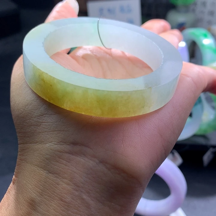 定制翡翠未镶嵌翡翠手镯