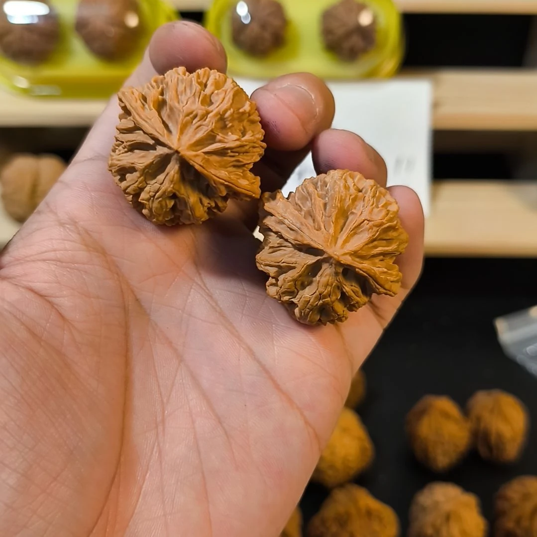 I***w文玩核桃吊坠苹果园有磕碰