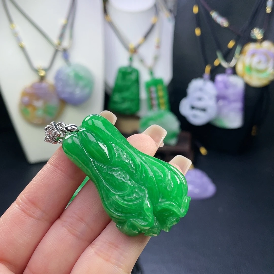 翡翠未镶嵌吊坠(赠链)