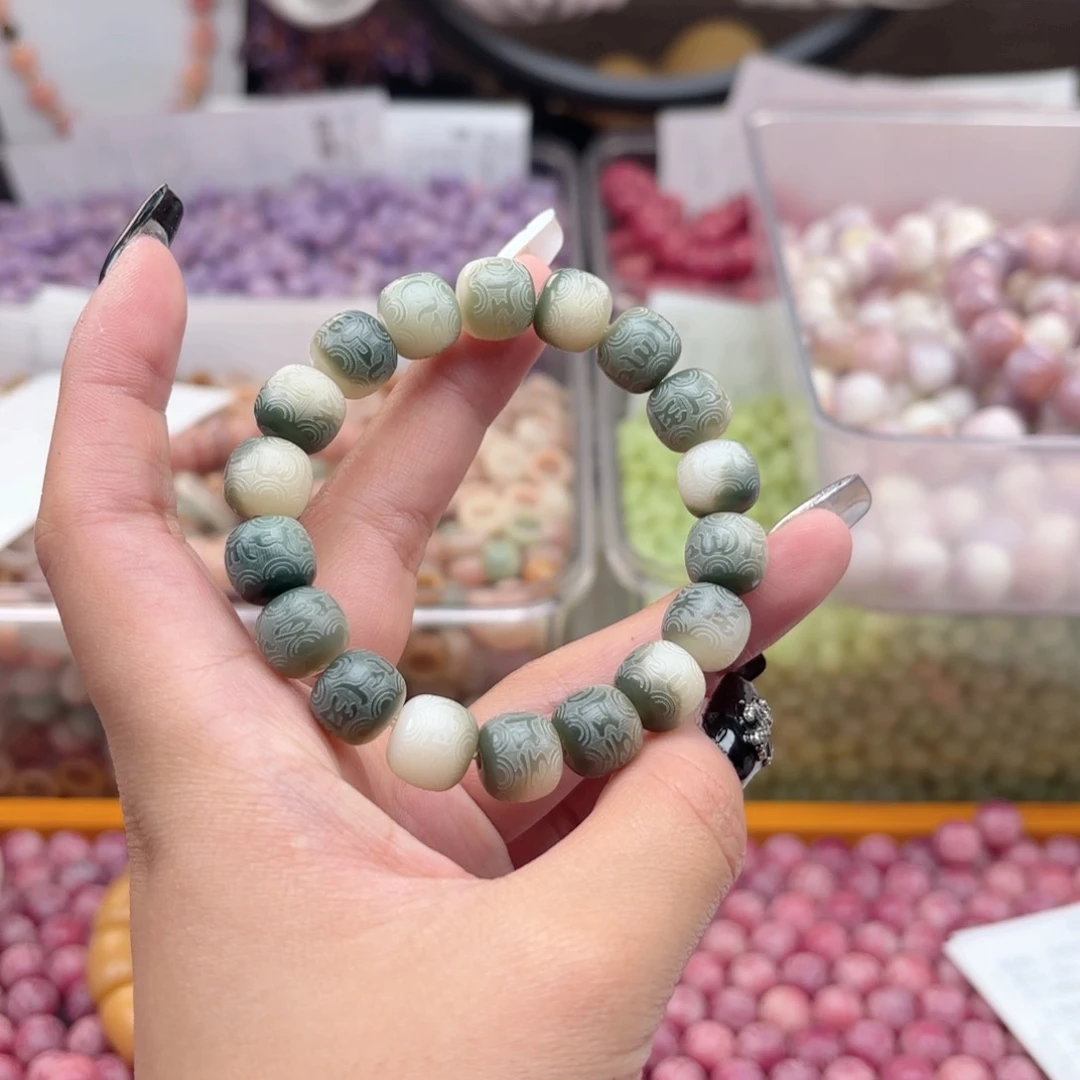 白玉菩提吊坠k11.75mm40颗。六字绿