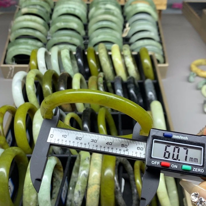 未镶嵌蛇纹石玉手镯133