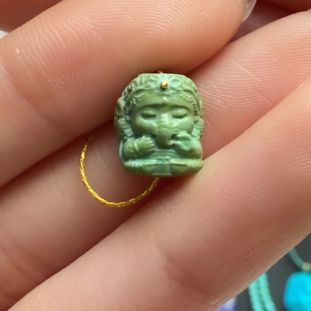 绿松石未镶嵌颈饰