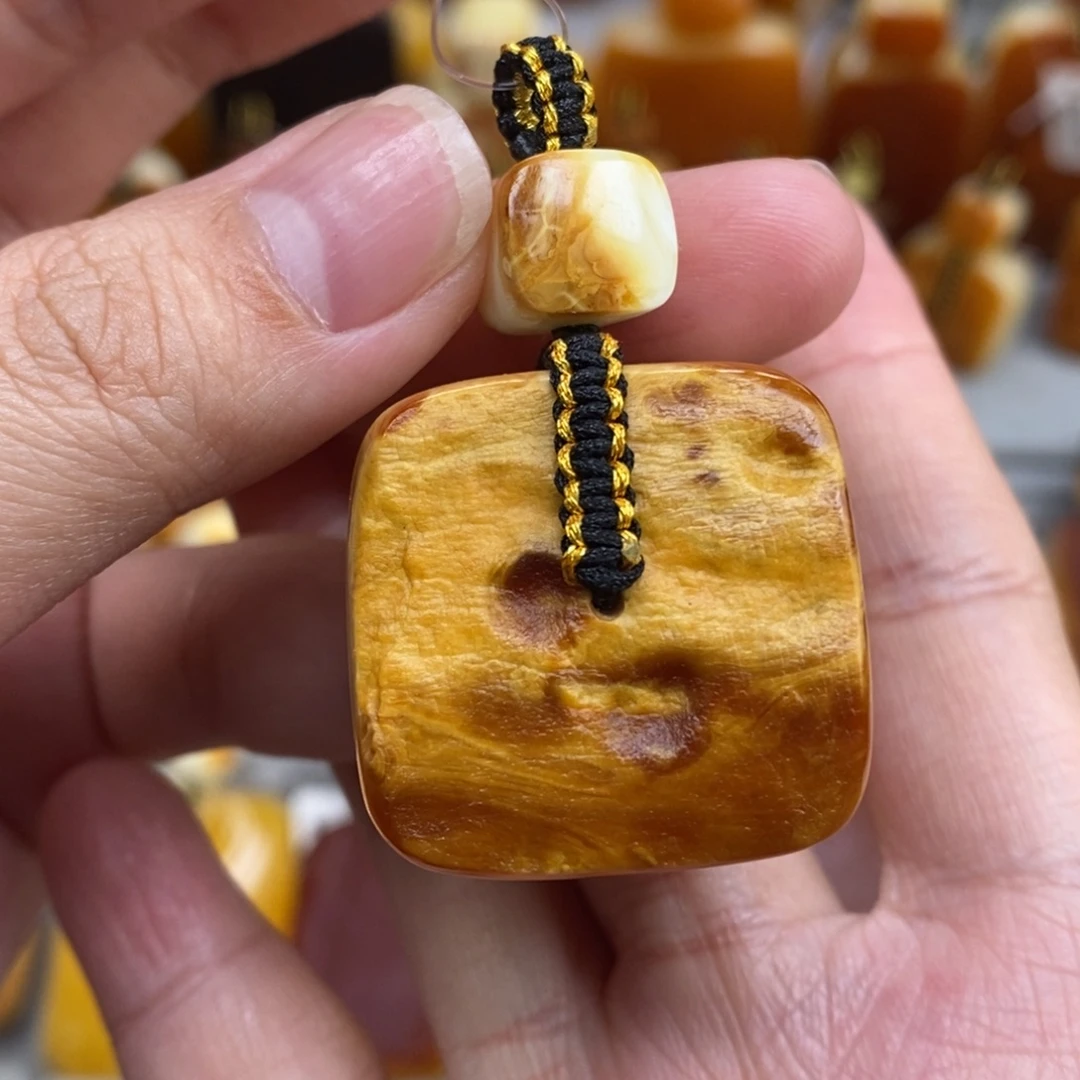 蜜蜡未镶嵌珠宝奇石