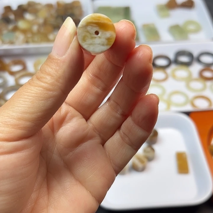 和田玉（糖玉）未镶嵌颈饰