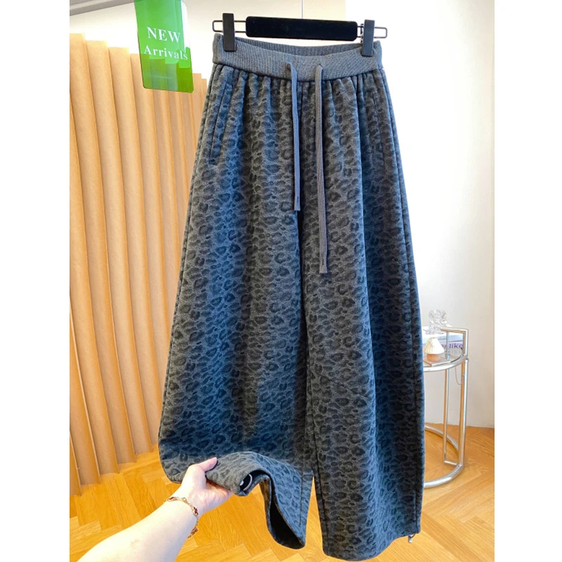 大码女装胖mm240斤加厚加绒豹纹裤子女宽松弯刀卫裤阔腿裤休闲裤