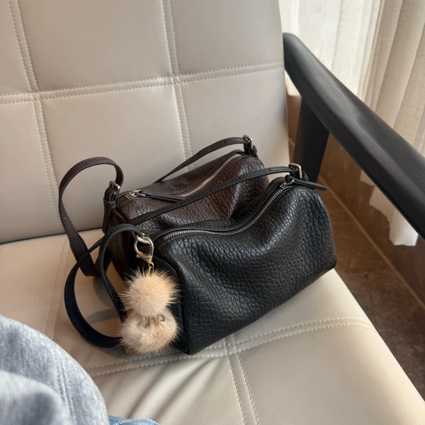 简约时尚绒面复古枕头包秋冬百搭女款斜挎手机小包包