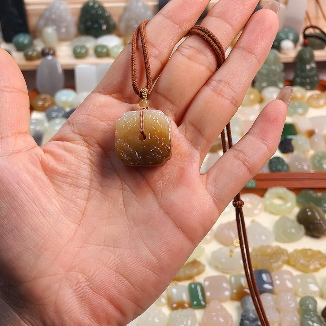 山***澄和田玉未镶嵌吊坠(赠链)