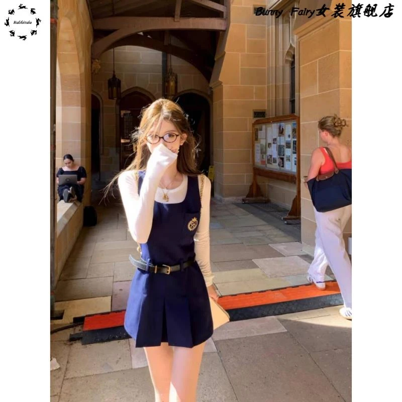 学院风套装秋季收腰显瘦百褶背心连衣裙+白色微透内搭t恤两件套女