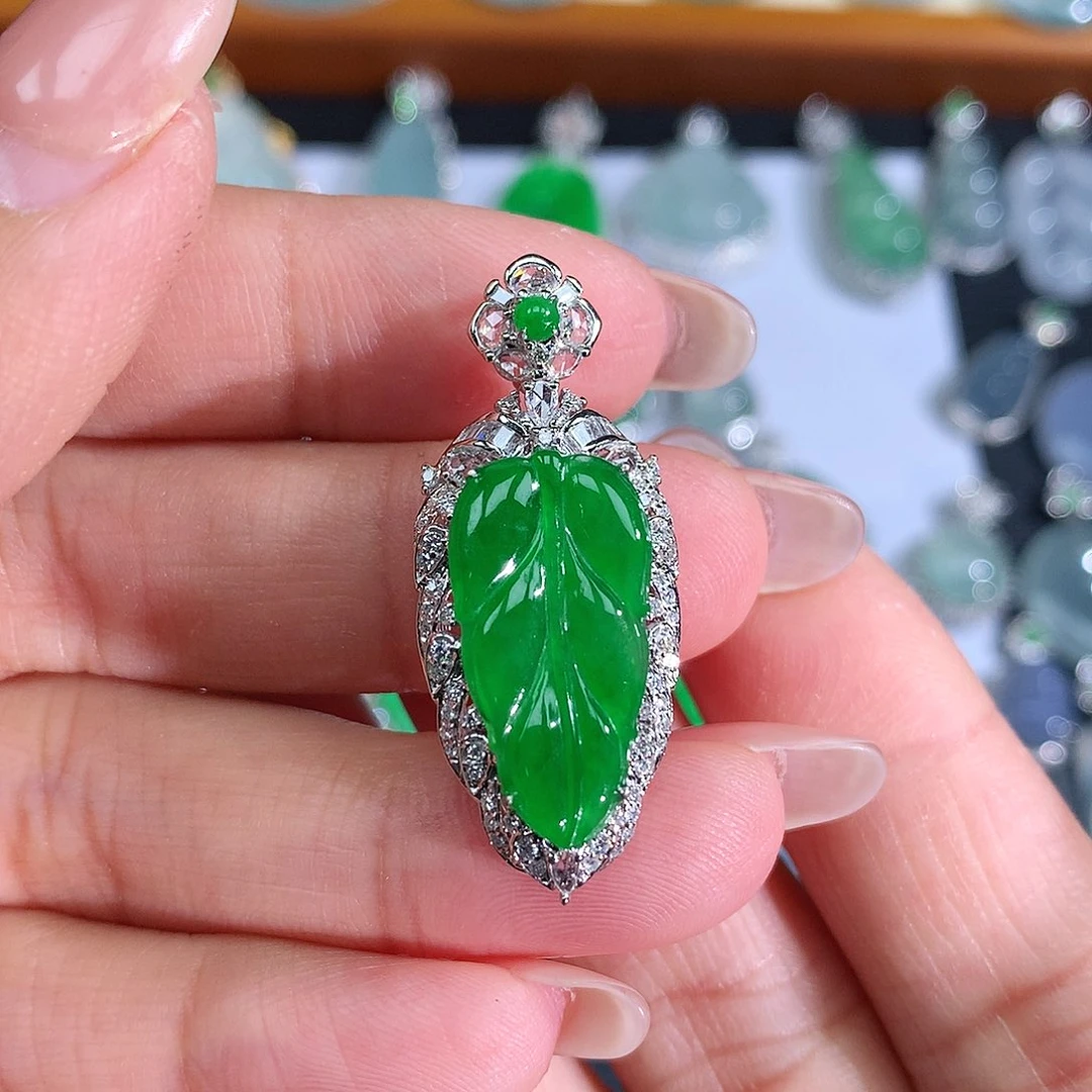 翡翠18K金镶嵌颈饰翡翠