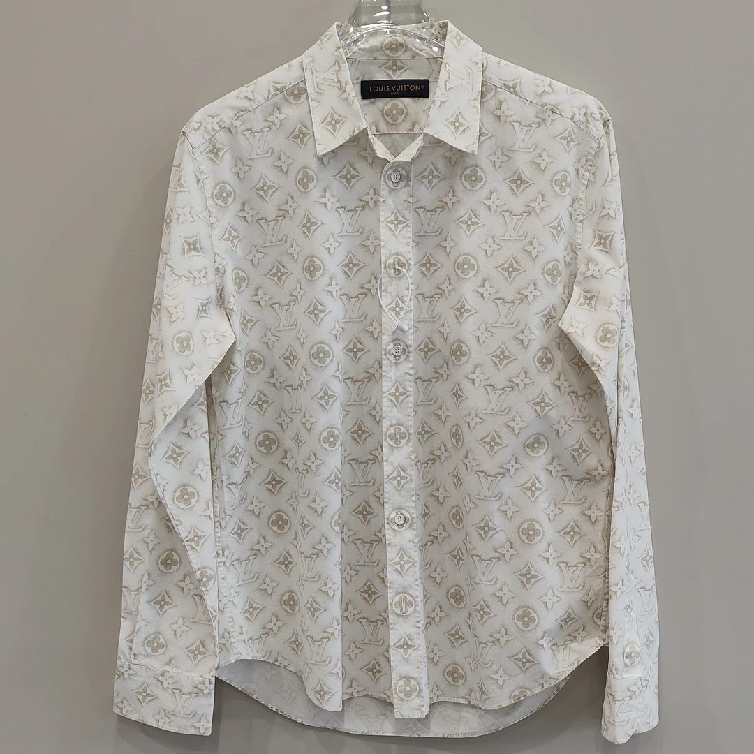 99新 LV 路易威登字母Logo满印单排扣长袖衬衫 L码  BB10009