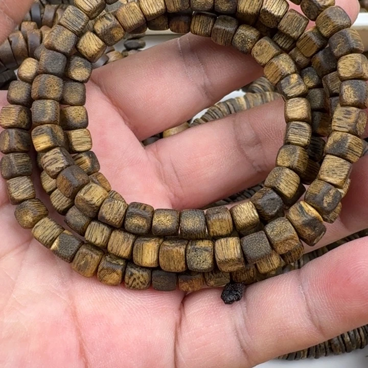 萨***卡手串沉香乌身手串14克加