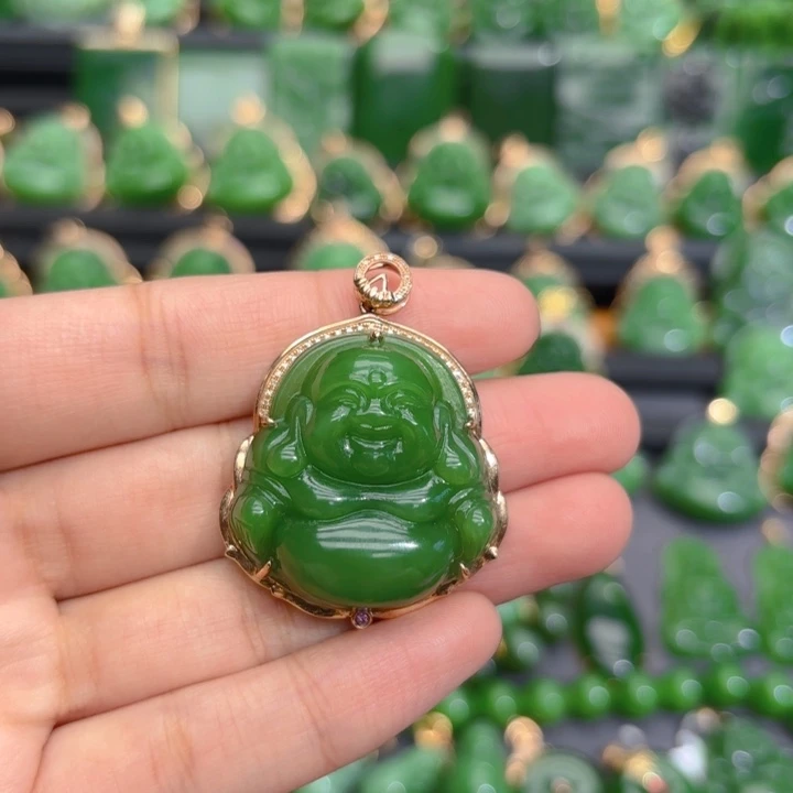 颈饰18K金镶嵌和田玉（碧玉）