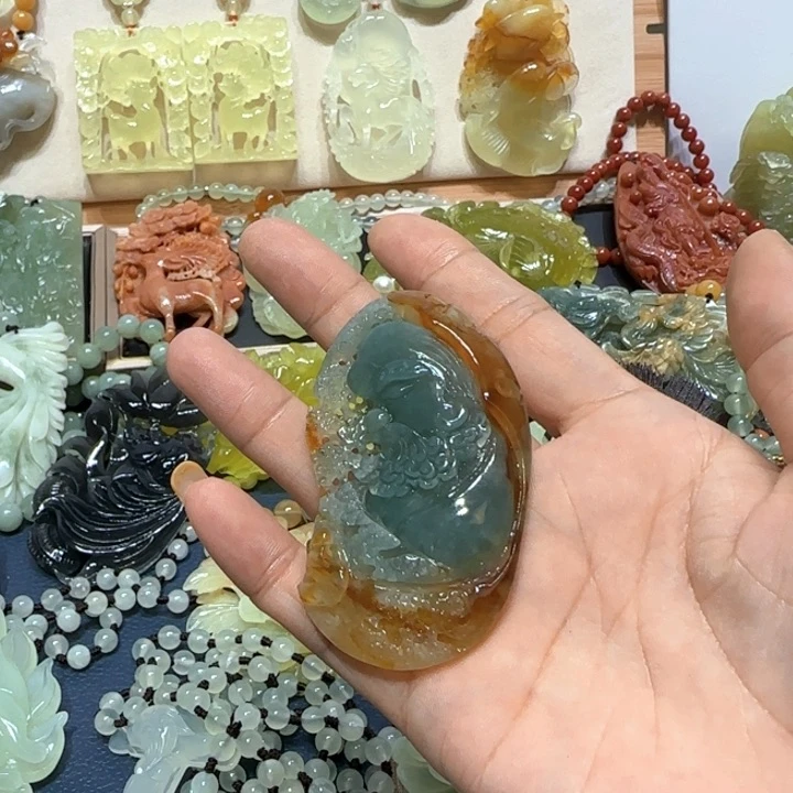 未镶嵌蛇纹石玉吊坠小****