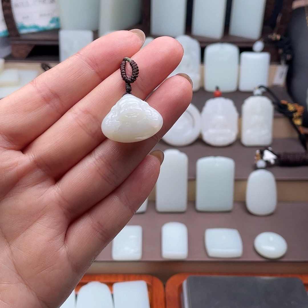 和田玉未镶嵌颈饰