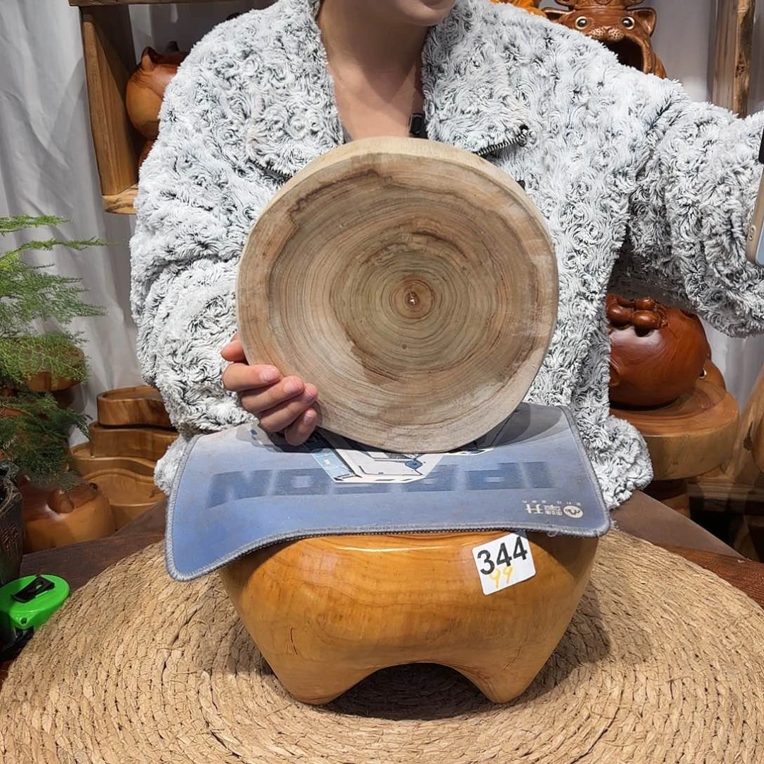 用***5香樟木根雕凳子一物一拍