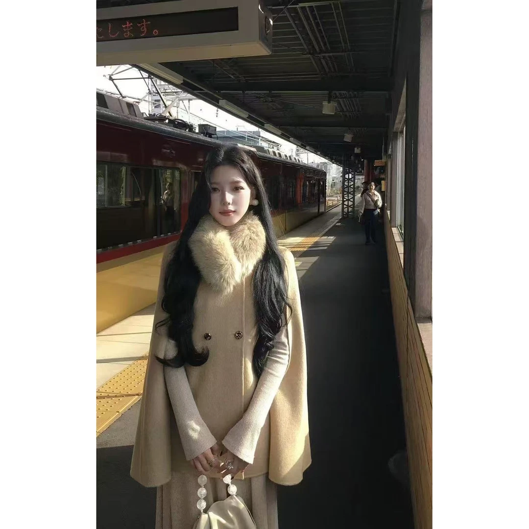 富家千金斗篷毛领披肩毛呢外套女2025冬季气质小个子韩系呢子大衣
