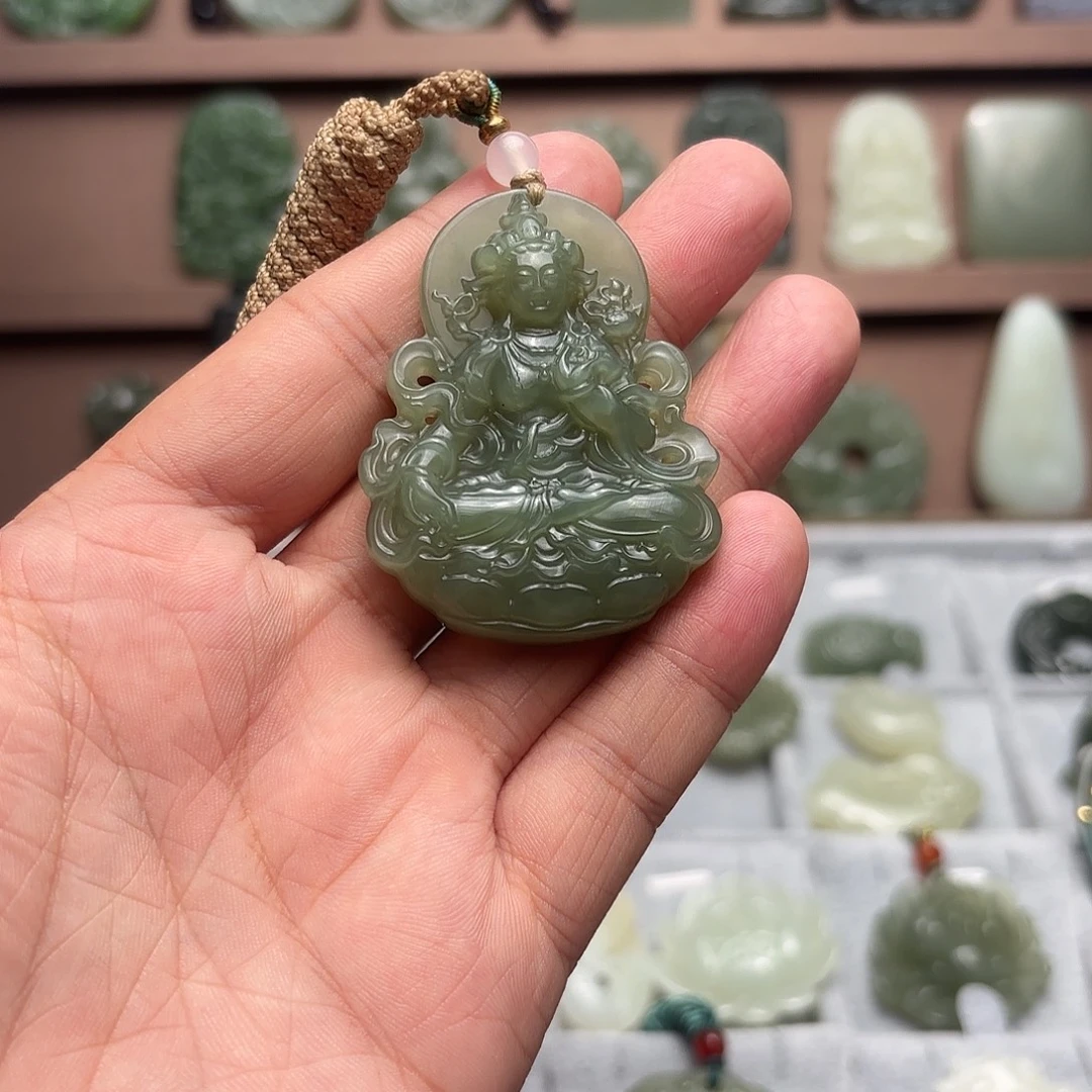 一***圆颈饰未镶嵌和田玉
