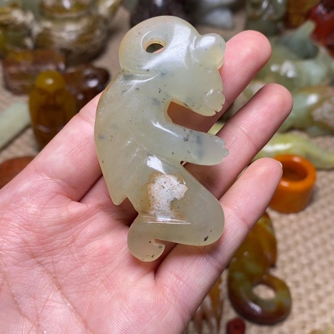 蛇纹石玉未镶嵌颈饰