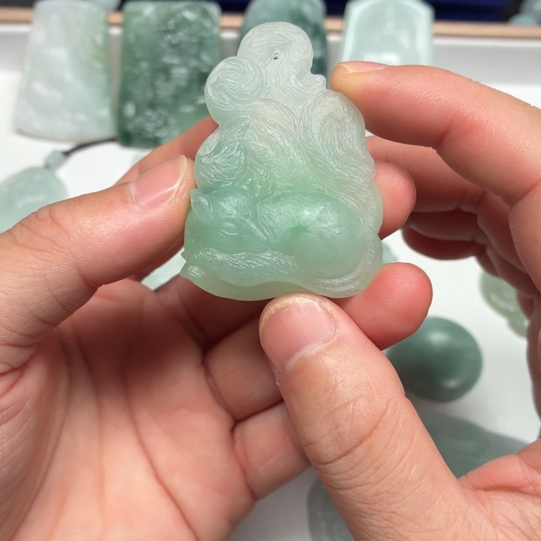 定制翡翠未镶嵌九尾狐