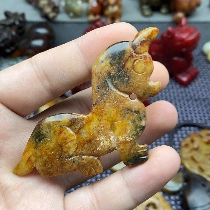 蛇纹石玉未镶嵌颈饰