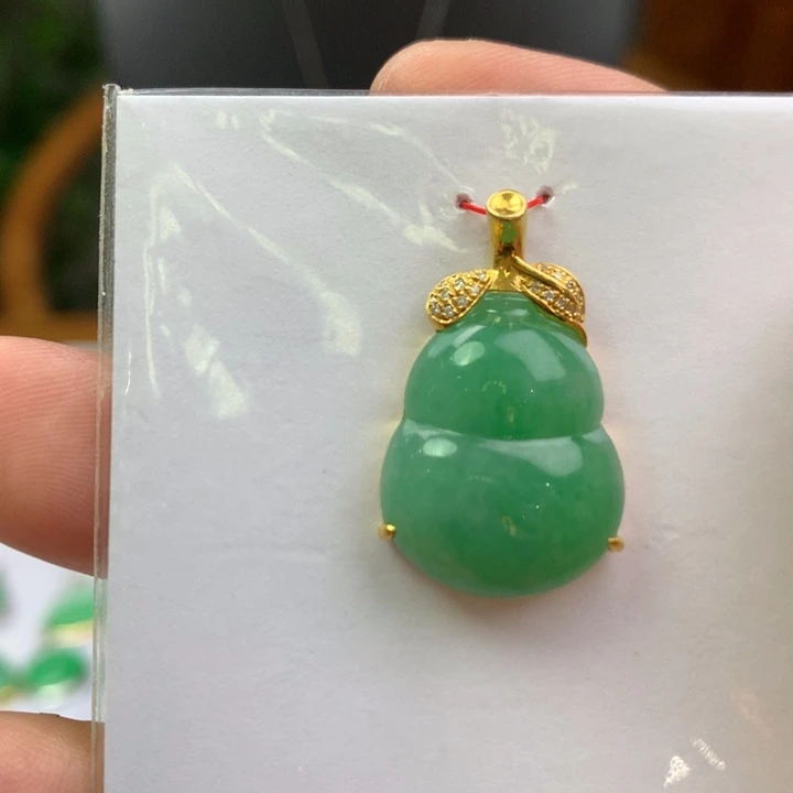 颈饰18K金镶嵌翡翠翡翠吊坠