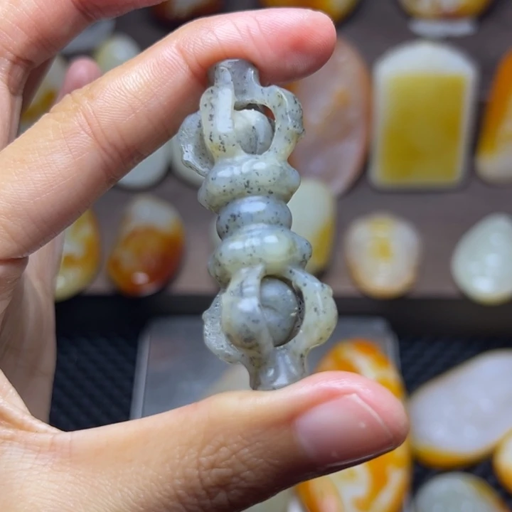 和田玉未镶嵌颈饰