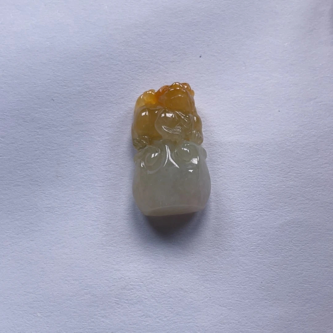 翡翠未镶嵌颈饰貔貅