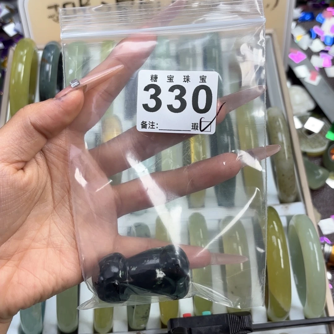 哦***-蛇纹石玉未镶嵌手镯