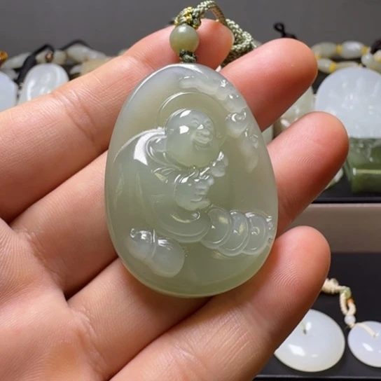 颈饰未镶嵌和田玉（白玉）