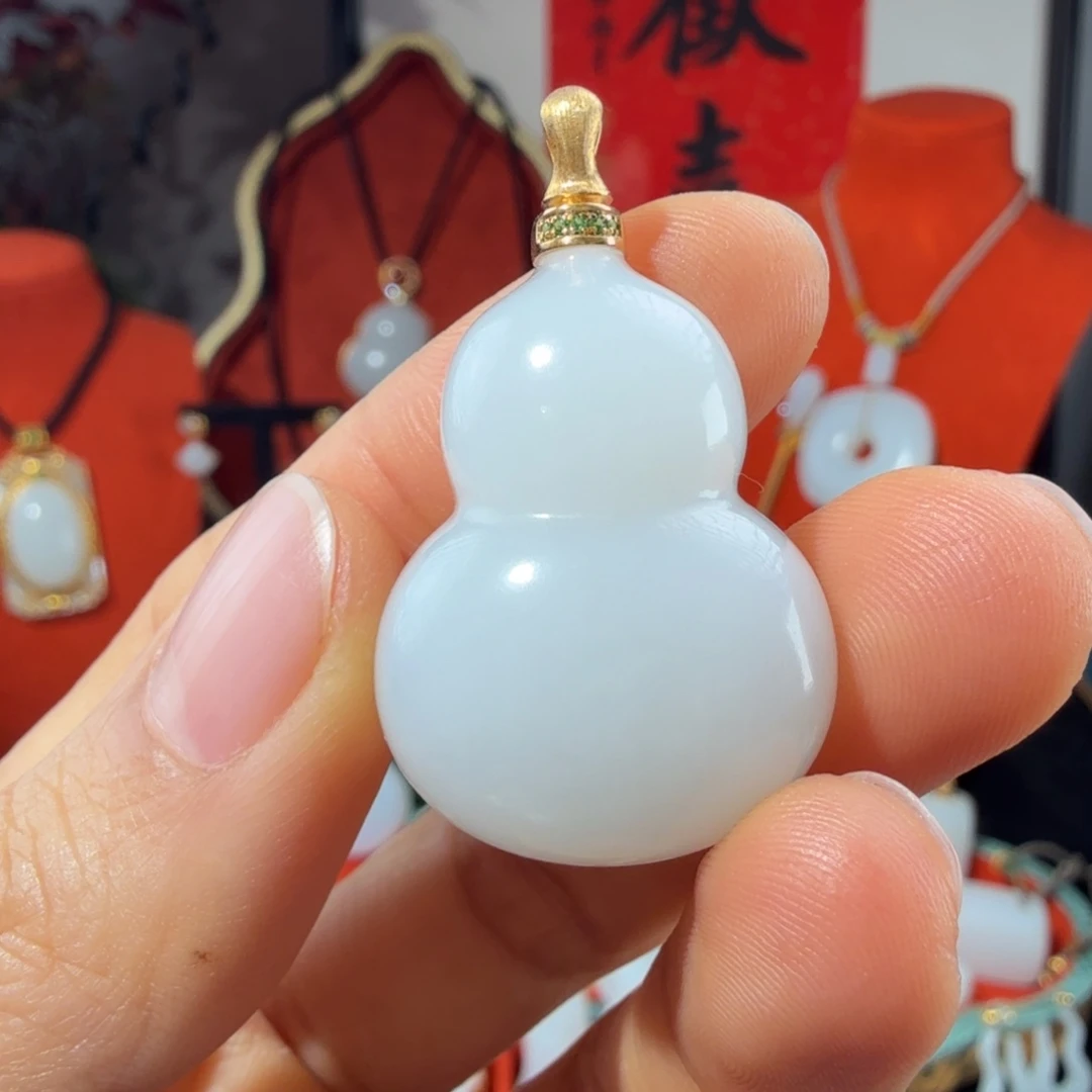 和田玉18K金镶嵌颈饰