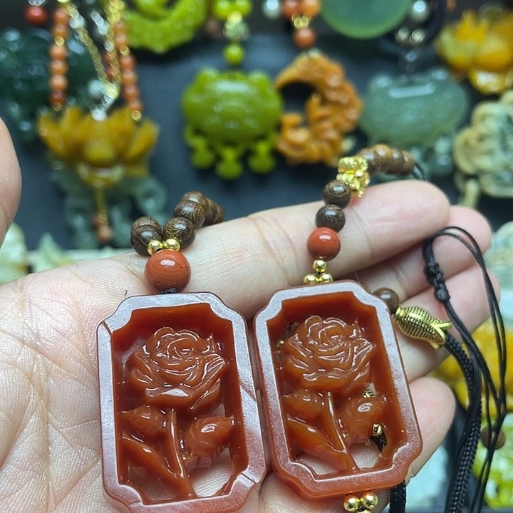 未镶嵌蛇纹石玉颈饰