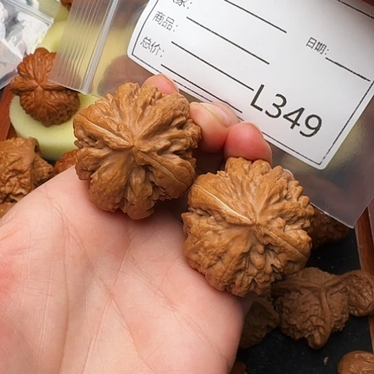 哈****文玩核桃吊坠霸王龙