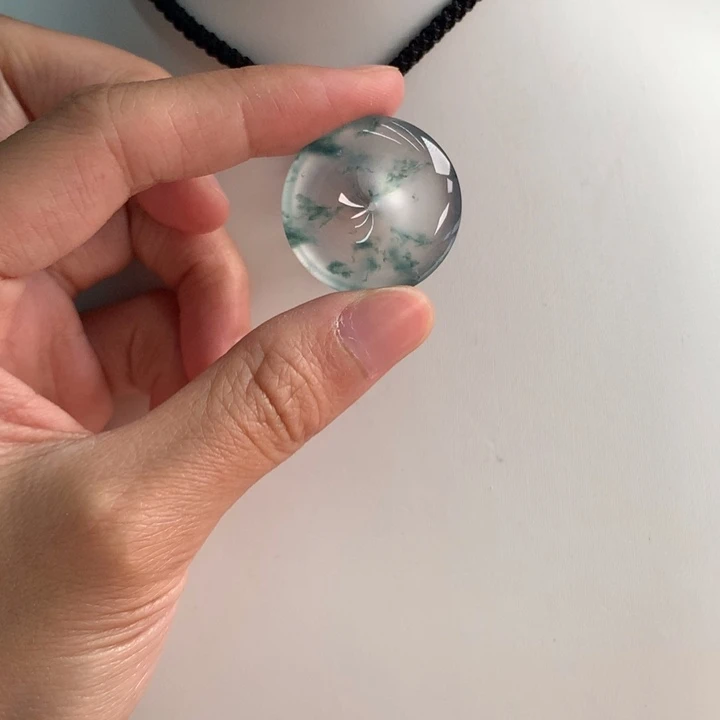 翡翠挂件未镶嵌…..