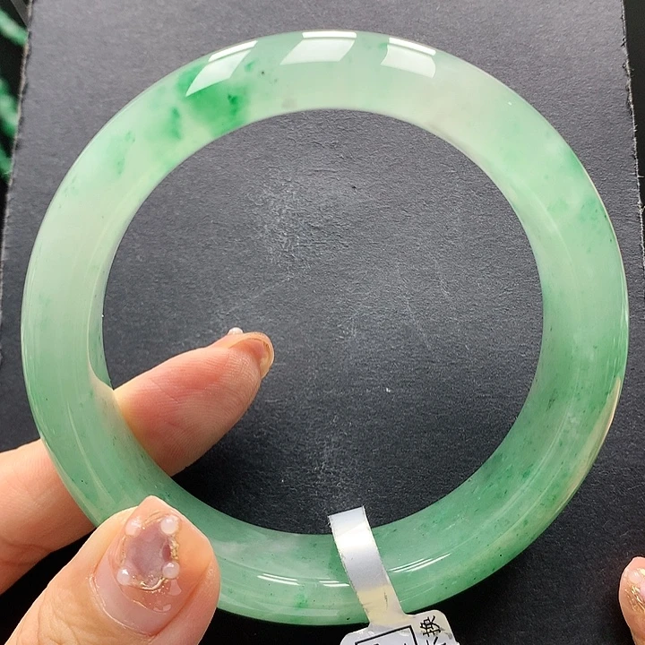 未镶嵌手镯石英质玉